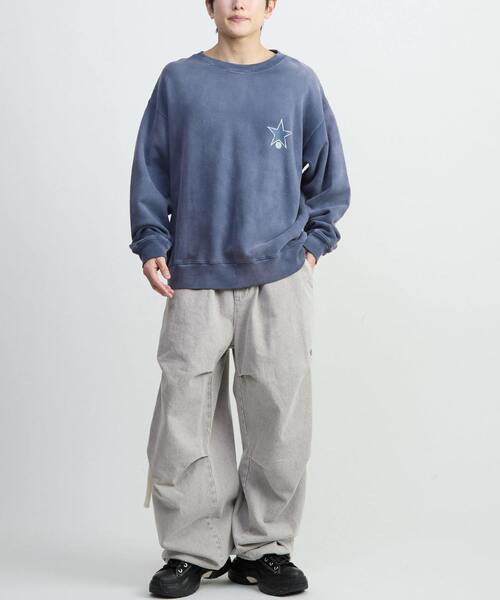 CONVERSE TOKYO（コンバーストウキョウ）の「BACK FLOWER PRINT SWEAT（スウェット・レディース・ブルー/レッド/スミクロ/パープル・SMALL/MEDIUM）」の9枚目の写真