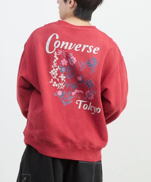CONVERSE TOKYO（コンバーストウキョウ）の「BACK FLOWER PRINT SWEAT（スウェット・レディース・ブルー/レッド/スミクロ/パープル・SMALL/MEDIUM）」の20枚目の写真