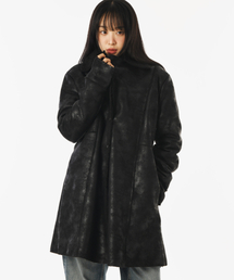 PIECEMAKER（ピースメーカー）の「CRACK FAUX LEATHER SHEARING MUSTANG COAT (BLACK)（ダウンジャケット/コート）」