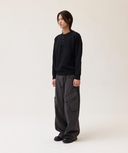 AKECII(アケシ)の「マルク ヘンリーネック ニット_ブラック(ニット/セーター・メンズ・その他・ONE SIZE)」の5枚目の写真