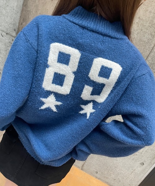 ROGER AND RAW(ロジャーアンドロウ)の「ナンバーロゴスタンドネックジップニットカーディガン(ニット/セーター・レディース・ライトグレー/ブルー・FREE)」の1枚目の写真