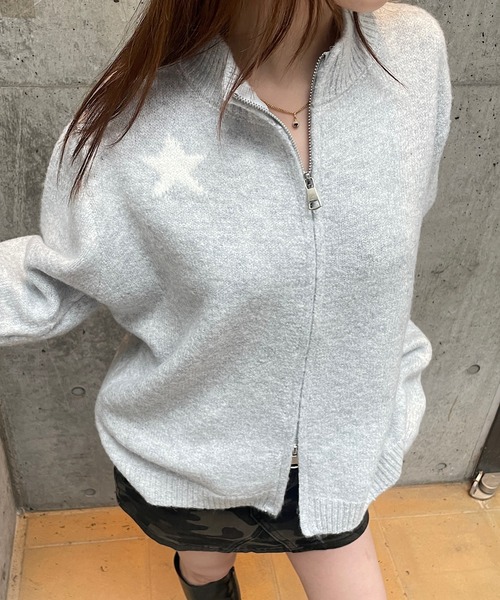 ROGER AND RAW(ロジャーアンドロウ)の「ナンバーロゴスタンドネックジップニットカーディガン(ニット/セーター・レディース・ライトグレー/ブルー・FREE)」の3枚目の写真