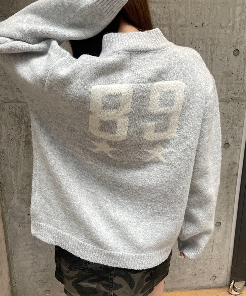ROGER AND RAW(ロジャーアンドロウ)の「ナンバーロゴスタンドネックジップニットカーディガン(ニット/セーター・レディース・ライトグレー/ブルー・FREE)」の15枚目の写真