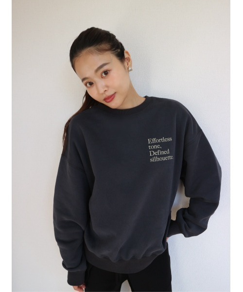 TRUNC(トランクエイティーエイト)の「Oversized Back LOGO Sweat / オーバーサイズバックロゴスウェット(スウェット・レディース・チャコールグレー/グレー・FREE)」の3枚目の写真