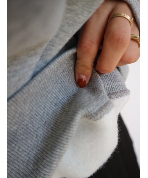 TRUNC(トランクエイティーエイト)の「Oversized Back LOGO Sweat / オーバーサイズバックロゴスウェット(スウェット・レディース・チャコールグレー/グレー・FREE)」の7枚目の写真