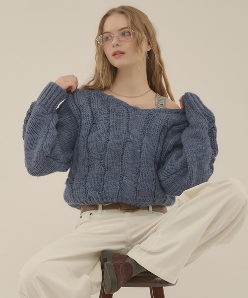 hazyl(ヘイジル)の「cable loose knit / ケーブルルーズニット(ニット/セーター・レディース・アイボリー/ライトインディゴブルー・フリー)」の19枚目の写真