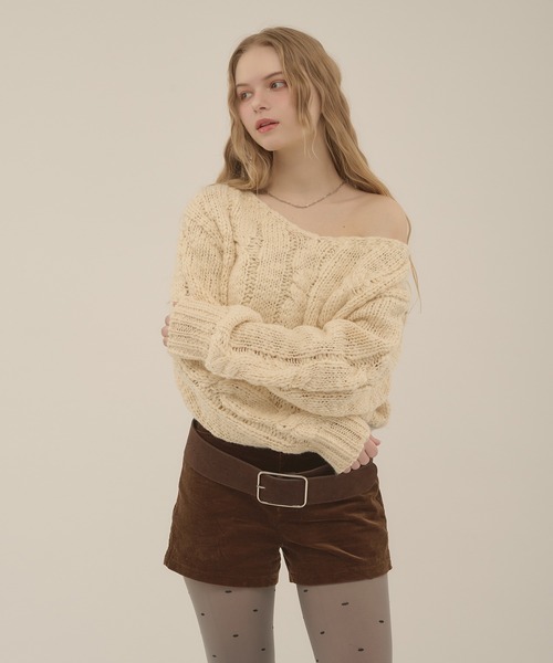 hazyl(ヘイジル)の「cable loose knit / ケーブルルーズニット(ニット/セーター・レディース・アイボリー/ライトインディゴブルー・フリー)」の5枚目の写真