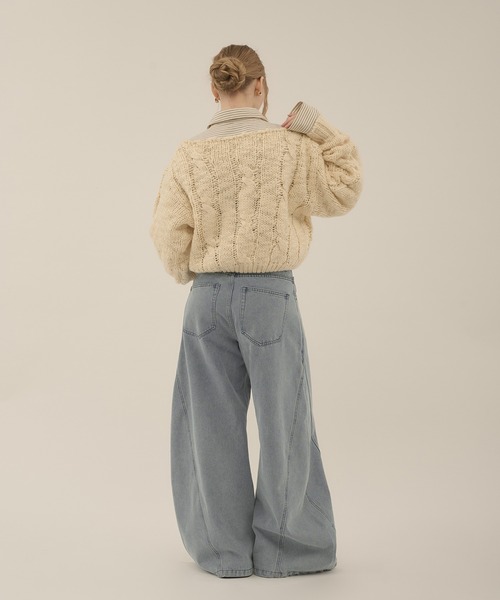 hazyl(ヘイジル)の「cable loose knit / ケーブルルーズニット(ニット/セーター・レディース・アイボリー/ライトインディゴブルー・フリー)」の10枚目の写真