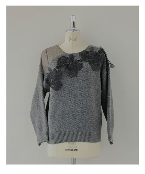 cawaii（カワイイ）の「ぐるりと囲む黒花レースのニットプルオーバートップス（ニット/セーター・レディース・グレー・FREE）」の5枚目の写真