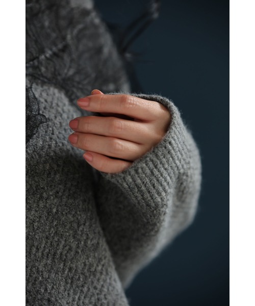 cawaii（カワイイ）の「ぐるりと囲む黒花レースのニットプルオーバートップス（ニット/セーター・レディース・グレー・FREE）」の9枚目の写真