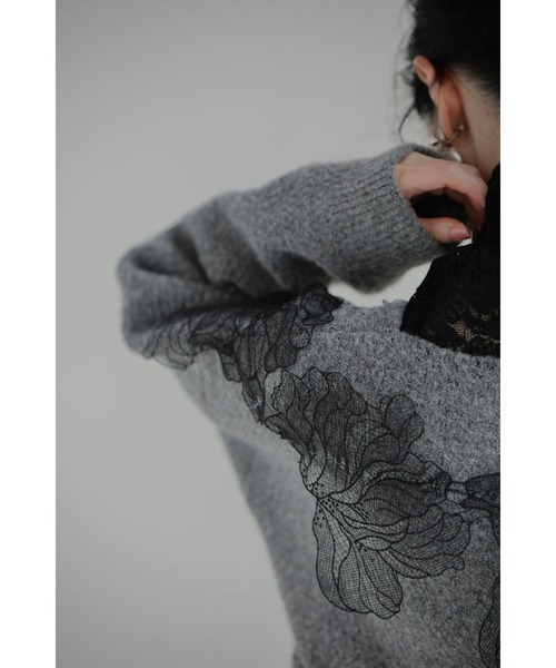 cawaii（カワイイ）の「ぐるりと囲む黒花レースのニットプルオーバートップス（ニット/セーター・レディース・グレー・FREE）」の10枚目の写真