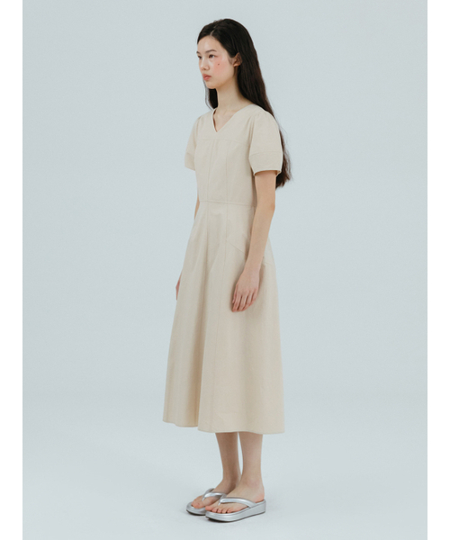 ETMON(エトモン)の「Curved V-Neck Dress, Beige(ワンピース・レディース・その他・S/M)」の5枚目の写真