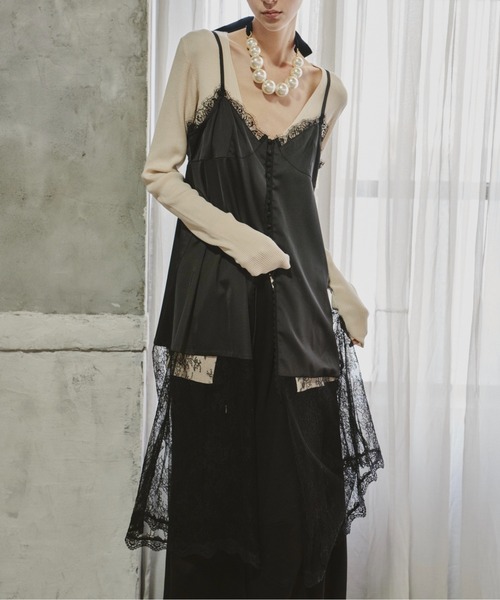 LA BELLE ETUDE(ラベルエチュード)の「ボタンディテールサテンレースキャミチュニック(シャツ/ブラウス・レディース・ホワイト/ブラック・FREE)」の2枚目の写真