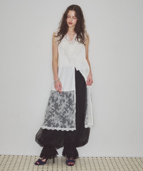 LA BELLE ETUDE(ラベルエチュード)の「ボタンディテールサテンレースキャミチュニック(シャツ/ブラウス・レディース・ホワイト/ブラック・FREE)」の17枚目の写真