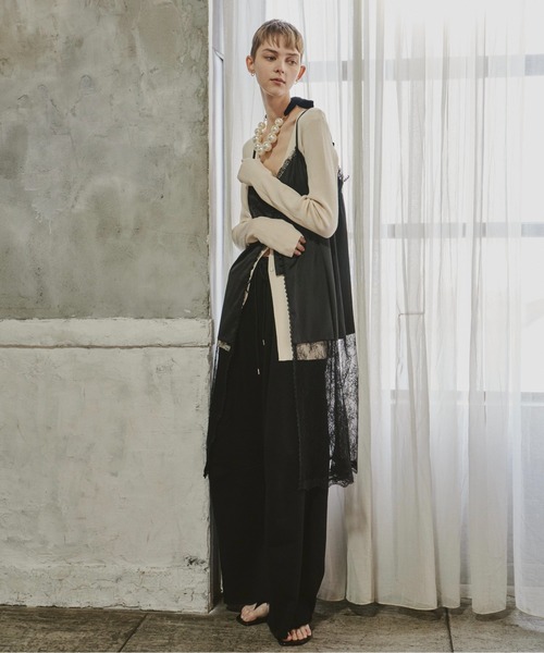 LA BELLE ETUDE(ラベルエチュード)の「ボタンディテールサテンレースキャミチュニック(シャツ/ブラウス・レディース・ホワイト/ブラック・FREE)」の3枚目の写真