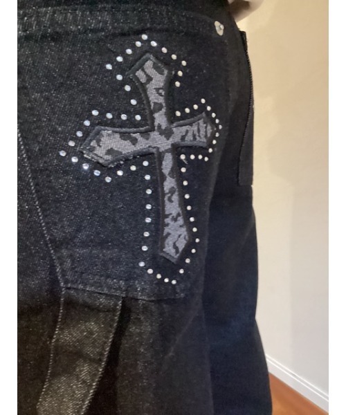 Bling Leads(ブリングリーズ)の「【Blss】【Bling Leads】クロス刺繍 ラインストーン入 カーブデニムパンツ(デニムパンツ・レディース・ブラック・SMALL/MEDIUM/LARGE)」の3枚目の写真