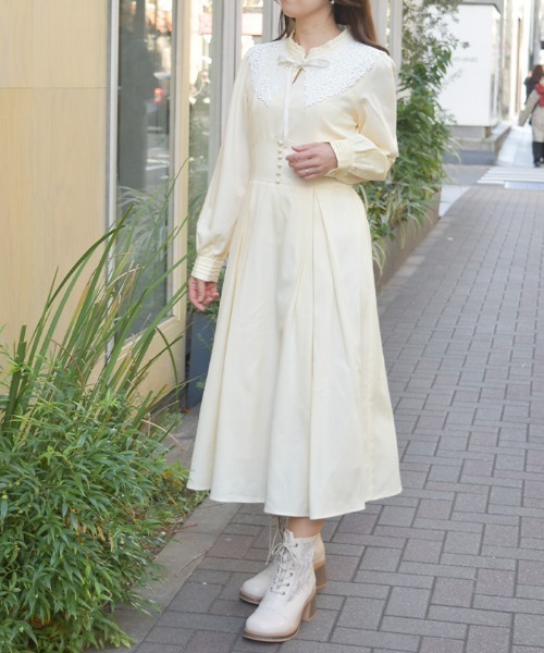 axes femme(アクシーズファム)の「付け襟付ハイウエストワンピース(ワンピース・レディース・クリーム/ブラック/ミント・MEDIUM)」の2枚目の写真