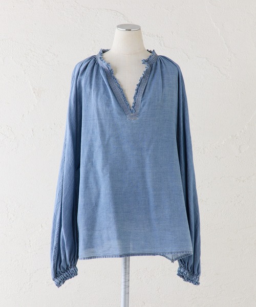 PUAL CE CIN（ピュアルセシン）の「襟元フリルシアーデニムブラウス（シャツ/ブラウス・レディース・インディゴブルー/ブルー・FREE）」の19枚目の写真