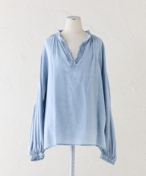 PUAL CE CIN（ピュアルセシン）の「襟元フリルシアーデニムブラウス（シャツ/ブラウス・レディース・インディゴブルー/ブルー・FREE）」の12枚目の写真