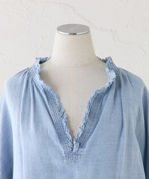PUAL CE CIN（ピュアルセシン）の「襟元フリルシアーデニムブラウス（シャツ/ブラウス・レディース・インディゴブルー/ブルー・FREE）」の15枚目の写真