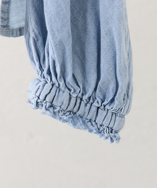 PUAL CE CIN（ピュアルセシン）の「襟元フリルシアーデニムブラウス（シャツ/ブラウス・レディース・インディゴブルー/ブルー・FREE）」の10枚目の写真