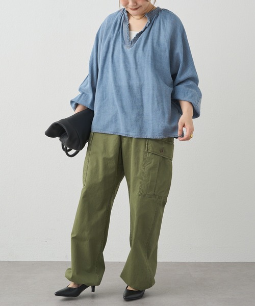 PUAL CE CIN（ピュアルセシン）の「襟元フリルシアーデニムブラウス（シャツ/ブラウス・レディース・インディゴブルー/ブルー・FREE）」の20枚目の写真