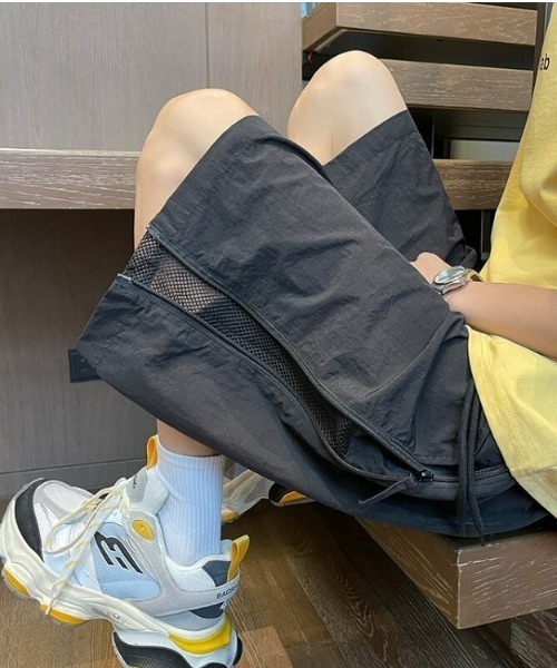 link lot(リンクロット)の「ジップ付きサイドメッシュナイロンショーツパンツ(その他パンツ・メンズ・グレー/ブラック・L/M)」の2枚目の写真