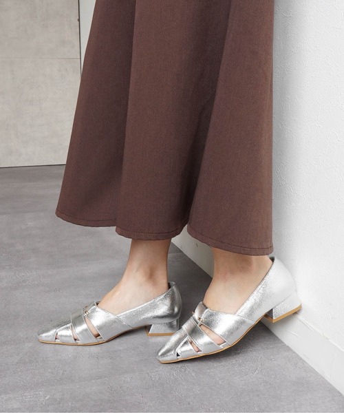 Fabby fabby(ファビィーファビィー)の「ゴールドビットグルカシューズ(パンプス・レディース・ブラック/シルバー/オフホワイト/ブルー・SMALL/MEDIUM/LARGE)」の6枚目の写真