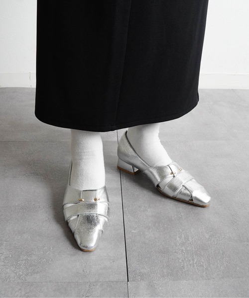 Fabby fabby(ファビィーファビィー)の「ゴールドビットグルカシューズ(パンプス・レディース・ブラック/シルバー/オフホワイト/ブルー・SMALL/MEDIUM/LARGE)」の11枚目の写真