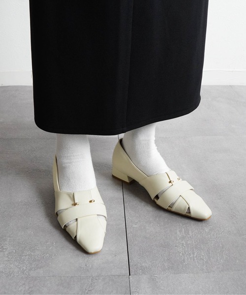 Fabby fabby(ファビィーファビィー)の「ゴールドビットグルカシューズ(パンプス・レディース・ブラック/シルバー/オフホワイト/ブルー・SMALL/MEDIUM/LARGE)」の10枚目の写真
