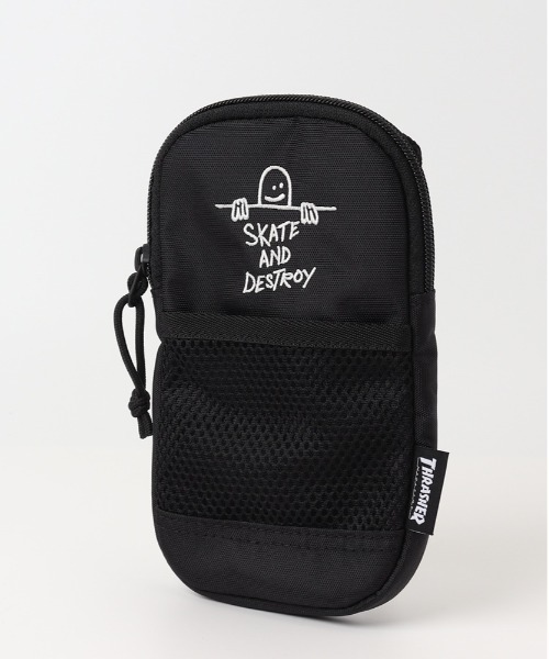 BACKYARD FAMILY(バックヤードファミリー)の「THRASHER スマホショルダーバッグ(ショルダーバッグ・メンズ・ホワイト×ブラック・FREE)」の2枚目の写真