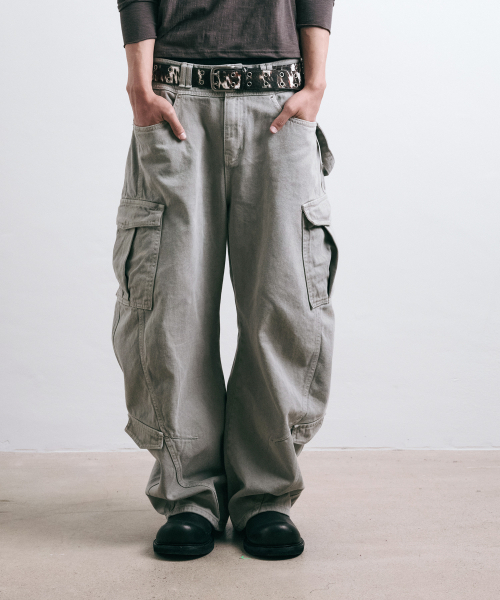 LEARVE（ルアブ）の「スプリットアークカーブドカーゴパンツアッシュグレー（デニムパンツ・メンズ・その他・LARGE/MEDIUM/SMALL/X-LARGE）」の2枚目の写真