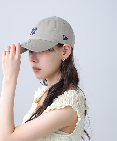 FREE'S MART(フリーズマート)の「◆〈NEW ERA〉CC MLB MID LOGO 別注色 キャップ(キャップ・レディース・グレー/レッド・フリ-)」の2枚目の写真