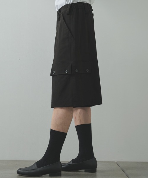 UJOH（ウジョー）の「【UJOH HOMME/ウジョー】2×4 Cargo Pocket Half PNT（その他パンツ・メンズ・グレー/ブラック/ブラウン・4/5）」の8枚目の写真