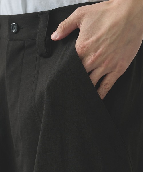 UJOH（ウジョー）の「【UJOH HOMME/ウジョー】2×4 Cargo Pocket Half PNT（その他パンツ・メンズ・グレー/ブラック/ブラウン・4/5）」の11枚目の写真