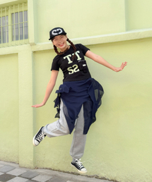 TEESSERT（ティーザート）の「[ポーチSET] TT S2 ロゴスリム半袖Tシャツ_ブラック（Tシャツ/カットソー）」