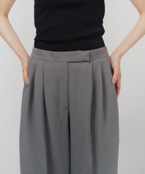 THINGS THAT MATTER(シングス ザット マター)の「RELAX CURVE PANTS / リラックス カーブ パンツ / ZOZOTOWN限定商品(スラックス・レディース・ブラウン/グレー/ブラック・1/2)」の6枚目の写真