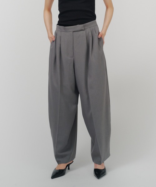 THINGS THAT MATTER(シングス ザット マター)の「RELAX CURVE PANTS / リラックス カーブ パンツ / ZOZOTOWN限定商品(スラックス・レディース・ブラウン/グレー/ブラック・1/2)」の8枚目の写真
