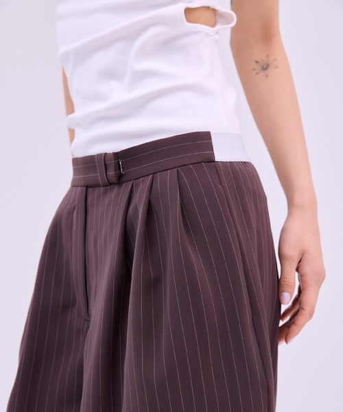 THINGS THAT MATTER(シングス ザット マター)の「RELAX CURVE PANTS / リラックス カーブ パンツ / ZOZOTOWN限定商品(スラックス・レディース・ブラウン/グレー/ブラック・1/2)」の5枚目の写真
