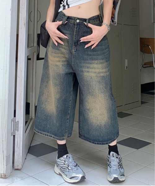 &soiree(アンドソワレ)の「ヴィンテージ風ウォッシュデニムハーフワイドパンツ(デニムパンツ・レディース・ブルー/ブラック/ライトブルー/インディゴブルー・SMALL/MEDIUM/LARGE/X-LARGE/X-SMALL)」の3枚目の写真