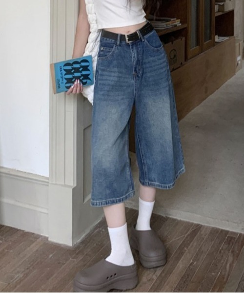 &soiree(アンドソワレ)の「ヴィンテージ風ウォッシュデニムハーフワイドパンツ(デニムパンツ・レディース・ブルー/ブラック/ライトブルー/インディゴブルー・SMALL/MEDIUM/LARGE/X-LARGE/X-SMALL)」の4枚目の写真