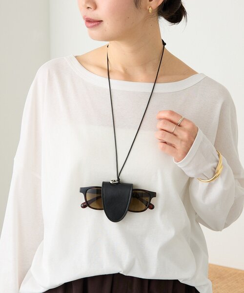 RIVE DROITE（リヴドロワ）の「【利便性抜群】グラスレザーホルダー（ネックレス・レディース・ブラック・FREE）」の3枚目の写真