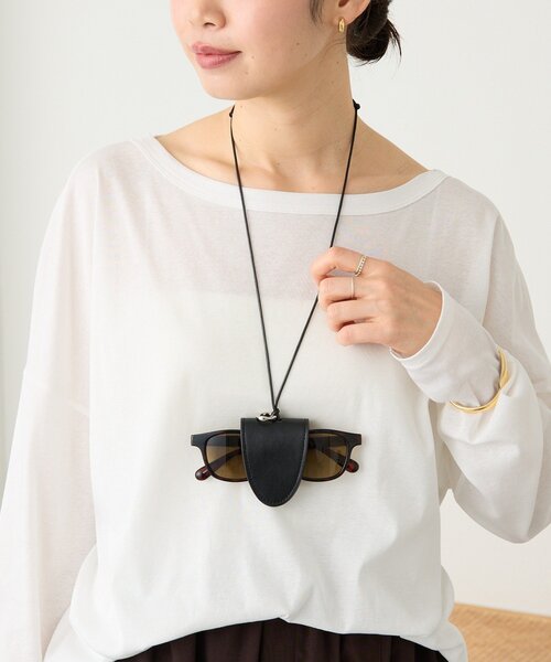 RIVE DROITE（リヴドロワ）の「【利便性抜群】グラスレザーホルダー（ネックレス・レディース・ブラック・FREE）」の4枚目の写真