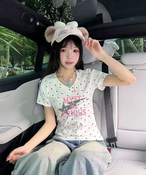 Vネックのドット柄半袖トップス（Tシャツ/カットソー）｜AsheKsha