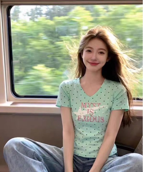 AsheKsha(アシクシャ)の「Vネックのドット柄半袖トップス(Tシャツ/カットソー・レディース・グリーン/ホワイト・M)」の12枚目の写真