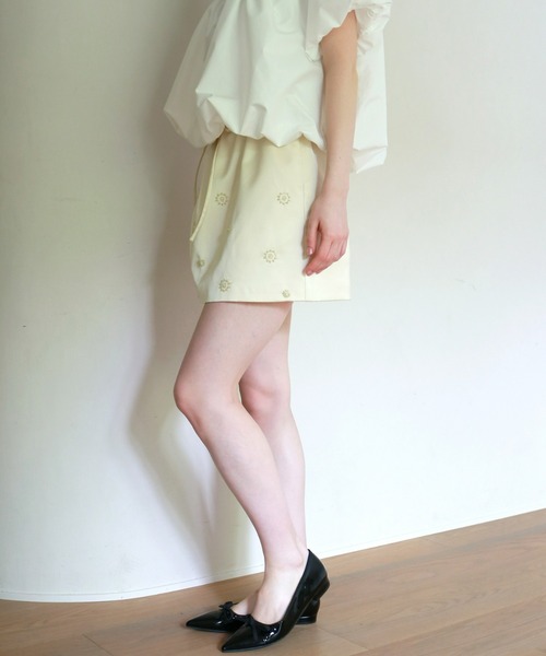 mic by Olu.(ミックバイオルドット)の「< ZOZOTOWN限定 >サテンビジュースカート(デニムスカート・レディース・アイボリー/ブラック・FREE)」の5枚目の写真