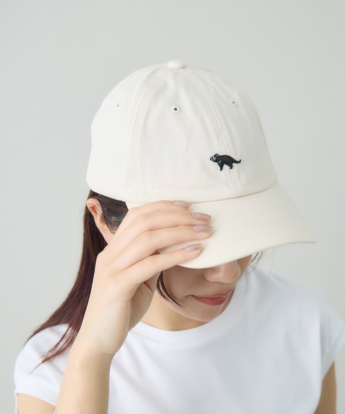 kuros'(クロス)の「【kuros'オリジナル】タスマル刺繍キャップ 男女兼用(キャップ・レディース・ホワイト/ブラック・FREE)」の2枚目の写真