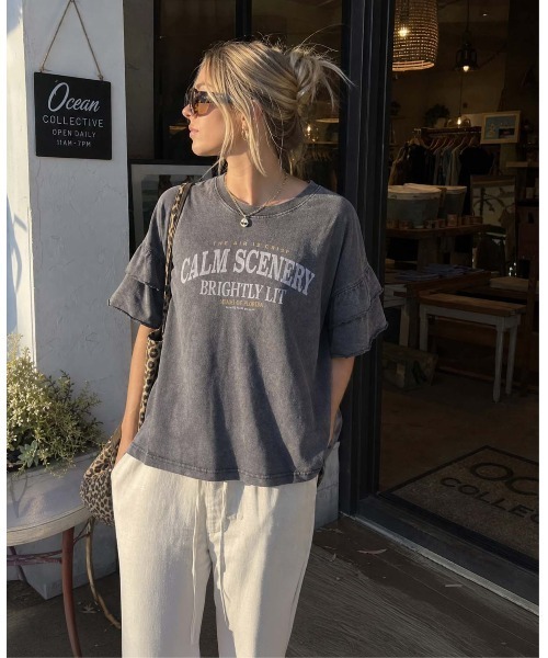 UNDERWRAPS(アンダーラップス)の「ピグメント加工 ロゴプリント 袖フリル 半袖Tシャツ(Tシャツ/カットソー・レディース・グリーン/ブラック/ブルー・L/M)」の2枚目の写真