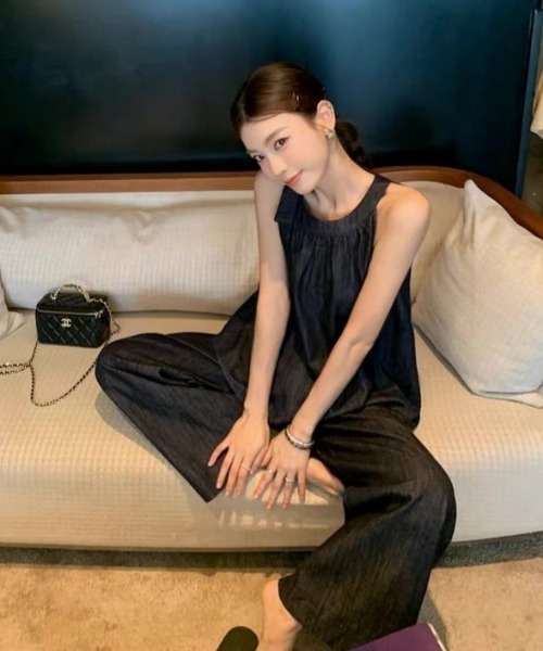 FAVORITO(ファヴォリート)の「デニムホルターネックトップスワイドパンツセットアップ(セットアップ・レディース・ダークブルー・M/S/XL/L)」の4枚目の写真