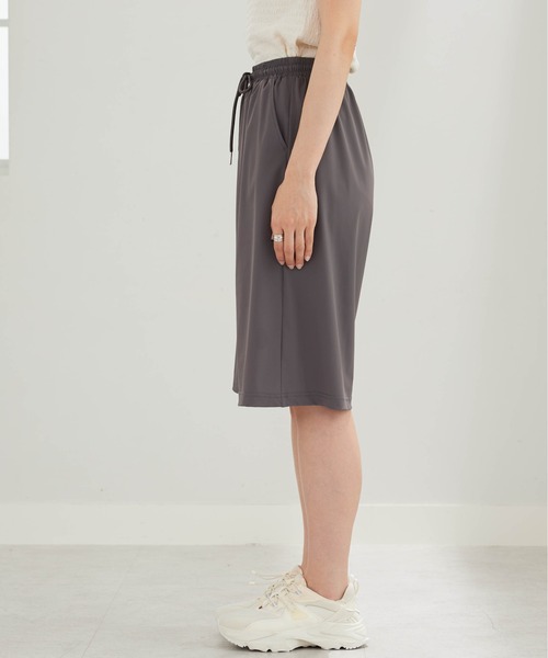 BELLUNA PLUS(ベルーナ)の「ヒンヤリ爽快!ゆったりハーフパンツ(その他パンツ・レディース・チャコール/サックスブルー・X-LARGE/MEDIUM/LARGE)」の17枚目の写真